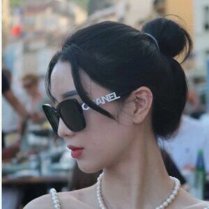 Authentic CHANEL Sunglasses Women's Polarized-Black/White CC Logo New With Box